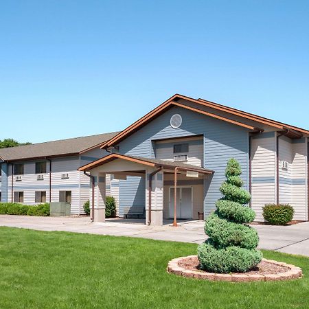 Travelodge By Wyndham Morrill Exterior foto